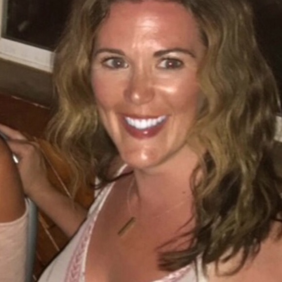 Meet your Posher, Stephanie - Picture 4 of 5